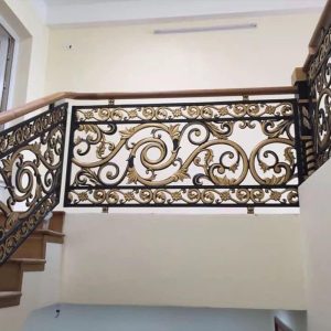Cầu thang nhôm đúc hoa lá vòng tròn CT02