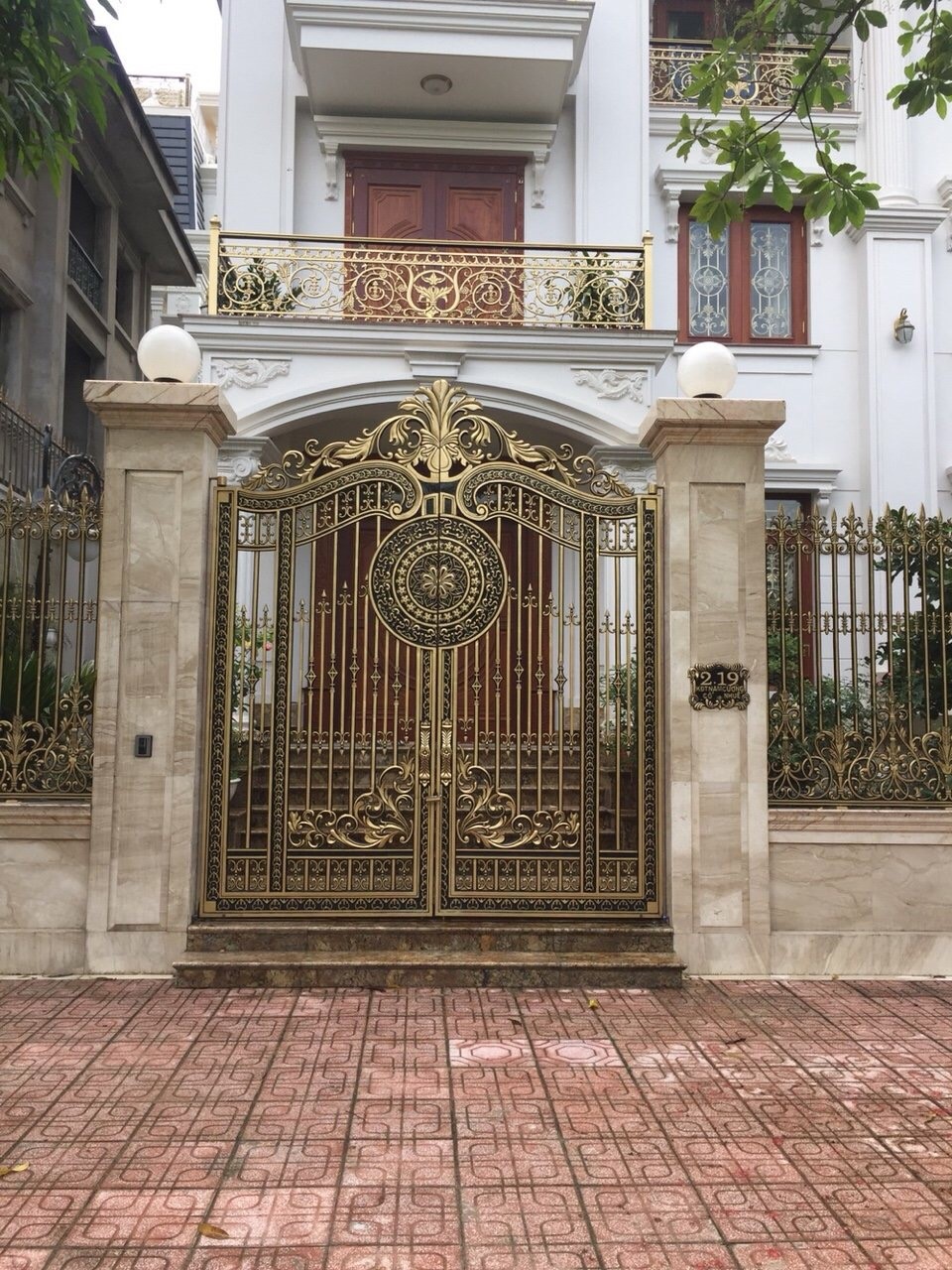 Mẫu cổng nhôm đúc đẹp