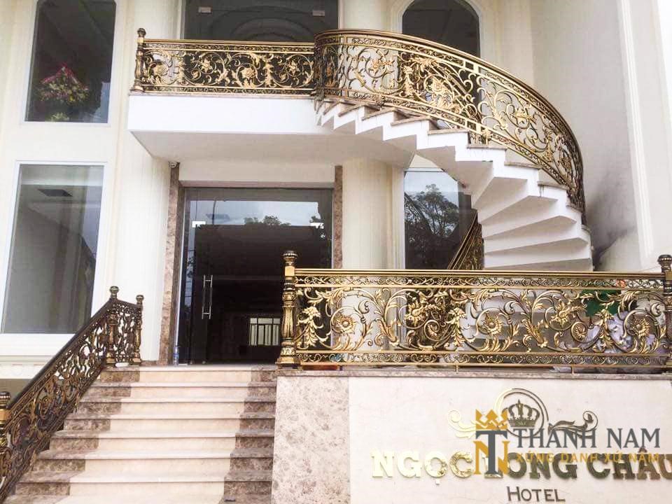 trụ lan can nhôm đúc