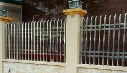 Hàng rào cổng nhà đẹp ở nông thôn 11