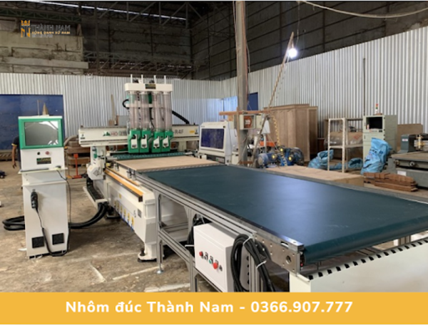 Máy CNC giúp tạo khuôn chuẩn mẫu.