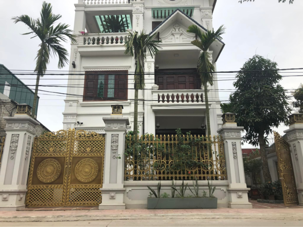 Cổng đúc trống đồng phù hợp với biệt thự phong cách cổ điển và hiện đại