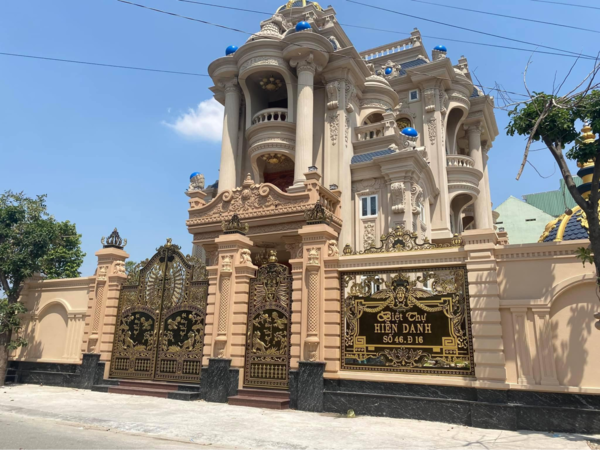 Mẫu cổng đại bàng hổ Anh hùng tương ngộ